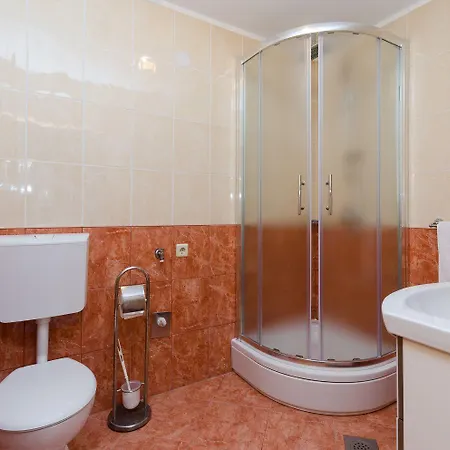 Idyllisches Nur 400 Meter Zum Sandstrand Mit Meerblick, Wifi Und Privatparkplatz Apartman
