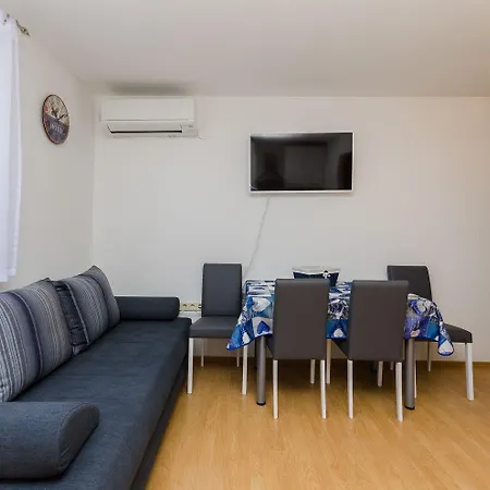 Idyllisches Nur 400 Meter Zum Sandstrand Mit Meerblick, Wifi Und Privatparkplatz * Crikvenica