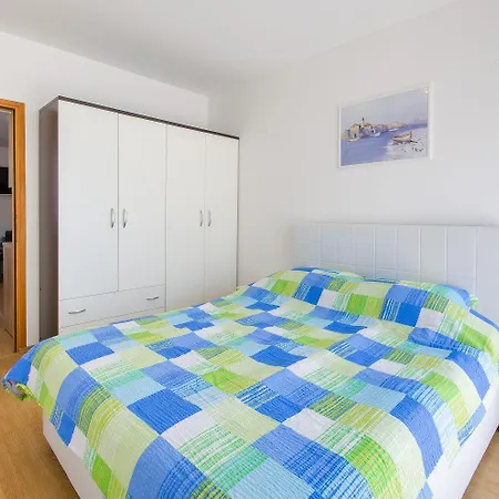 Idyllisches Nur 400 Meter Zum Sandstrand Mit Meerblick, Wifi Und Privatparkplatz דירה קריקווניצה