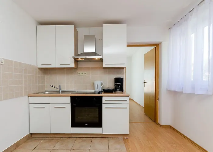 Idyllisches Nur 400 Meter Zum Sandstrand Mit Meerblick, Wifi Und Privatparkplatz Crikvenica