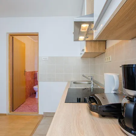 Idyllisches Nur 400 Meter Zum Sandstrand Mit Meerblick, Wifi Und Privatparkplatz Apartman Crikvenica