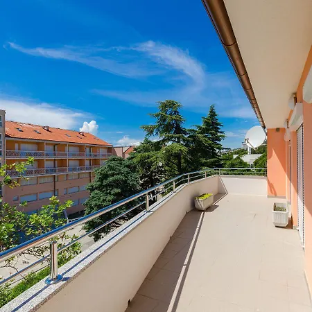 Idyllisches Nur 400 Meter Zum Sandstrand Mit Meerblick, Wifi Und Privatparkplatz Apartmán *