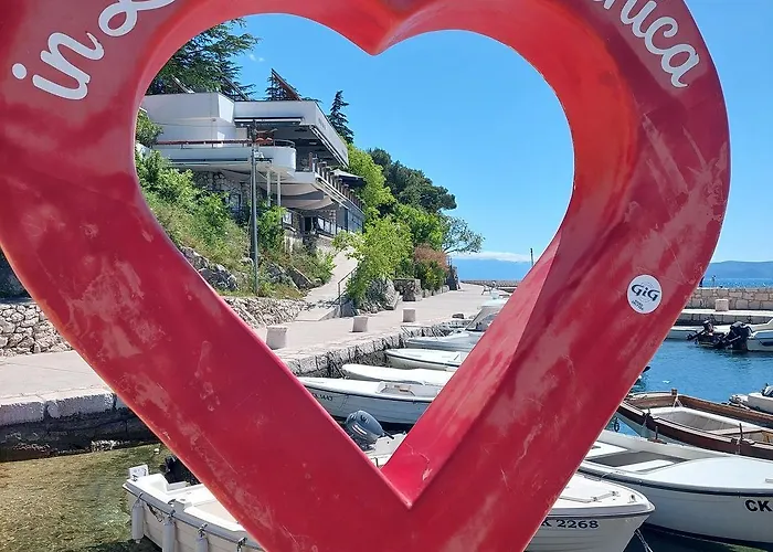 Apartment Idyllisches Nur 400 Meter Zum Sandstrand Mit Meerblick, Wifi Und Privatparkplatz